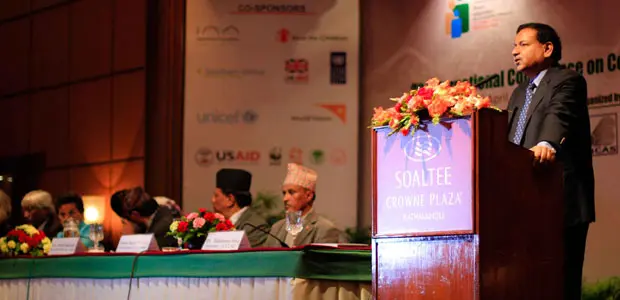 IIED senior fellow Saleemul Huq announces the Kathmandu Declaration to delegates at CBA8 in Nepal in April 2014 (Photo: Stephanie Andrei)