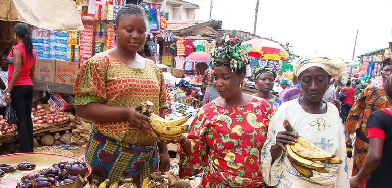 Women selling bananas in a street market (Photo: International Institute of Tropical Agriculture, Creative Commons via Flickr)