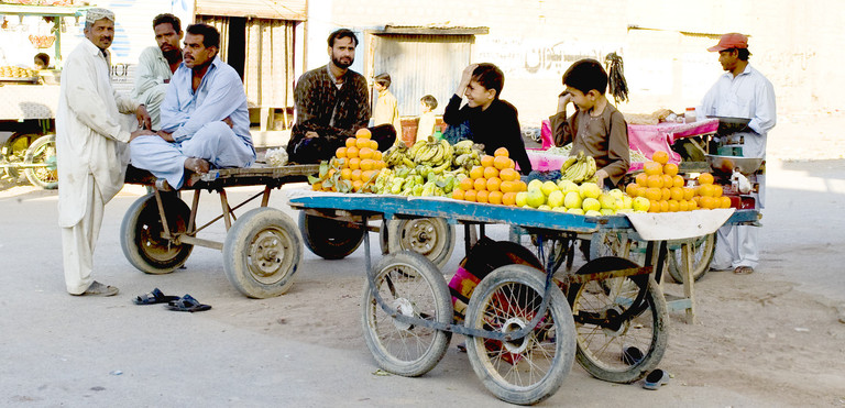 Street vendors in Karachi (Photo: Fareena Chandra/IIED)