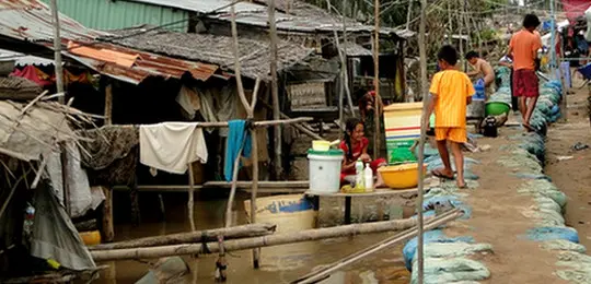 Prolonged flooding in Vietnam in 2011 left thousands homeless and exposed to health risks. The research projects will focus on building resilience to climate change (Photo: EU/ECHO) 