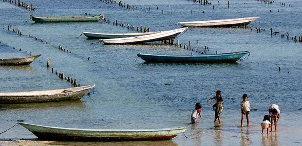 Seaweed farming in Nusa Lembongan, Bali, is an example of an alternative livelihood project (Photo: Yeowatzup via Creative Commons)