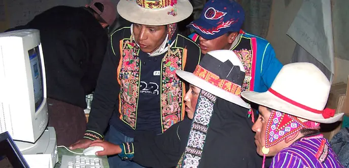 Farmers learning to use computers at a regional information centre in Cochabamba, Bolivia (Photo: AGRECOL Andes, Creative Commons, via Flickr)
