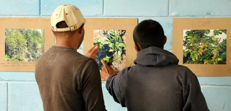 A CCAFS and CIAT participatory photography project in Chiquimula, Guatemala.  A framework on how to monitor and evaluate social learning approaches is now available. (Photo: Gian Betancourt/CIAT, Creative Commons via Flickr)