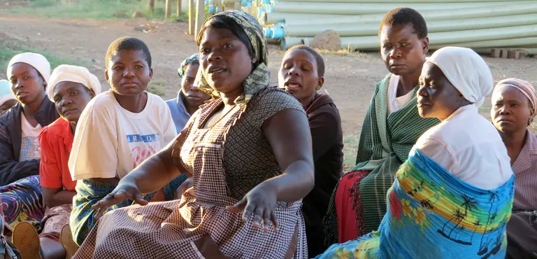 The Zimbabwe Homeless People’s Federation secures houses, sanitation and land rights for members. Communication and participation are central to the way it works (Photo: Shack/Slum Dwellers International (SDI), Creative Commons via Flickr)