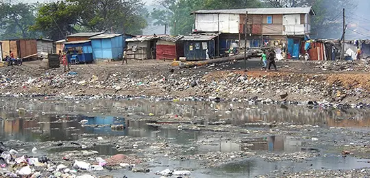 Old Fadama, Ghana: health conditions in many low-income and informal settlements will be worsened further by rising temperatures and changing rainfall patterns (Photo: David Dodman/IIED)