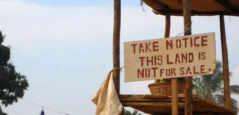 Sign on community property near Kampala, Uganda (Photo: Rachael Knight/Namati)