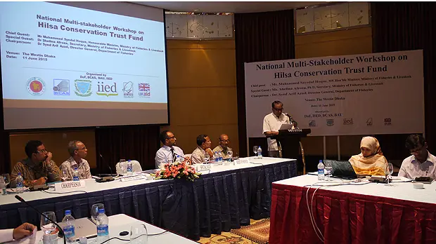 Delegates discuss the Hilsa Conservation Trust Fund at the Bangladesh workshop. The fund is part of work to enhance the effectiveness of incentive-based fisheries management (Photo: Essam Yassin Mohammed/IIED)
