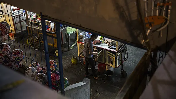 This car park area below the alun-alun of the Masjid Raya Mosque in Bandung is a 'green zone', where street vending is permitted by the Bandung authorities. But business is slow and the environment is poor (Photo: Kemal Jufri/Panos Pictures)