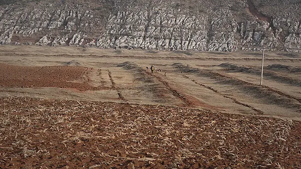 The impact of drought on formerly arable land can be seen in Fuyuan county in southwest China's Yunnan province, an area known for its mild climate (Photo: Mingjia Zhou, Creative Commons, via Flickr)