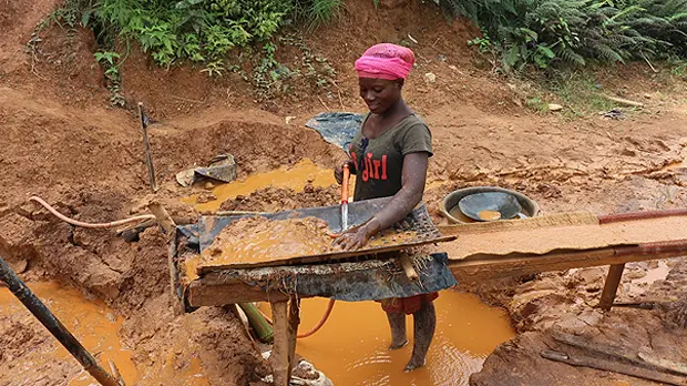 Eighteen-year-old Maame Esi Rose, who washes ore to help her and two younger siblings survive, will contribute to the artisanal and small-scale mining sector dialogue in Ghana (Photo: IIED)