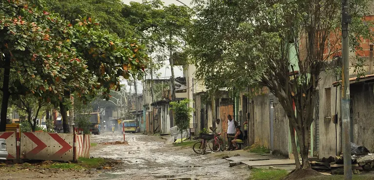 The Bairro Proletário do Dique in Rio de Janeiro was settled in the 1960s. The local infrastructure remains poor (Photo: Mariana Gil/EMBARQ Brasil, Creative Commons via Flickr)