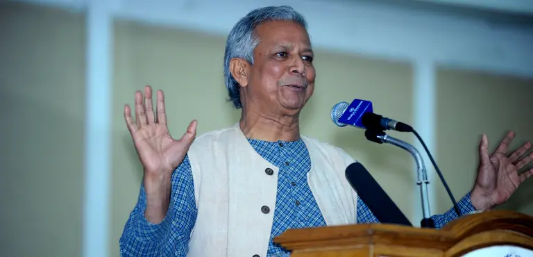 Bangladeshi economist Muhammad Yunus spoke at the Dhaka adaptation conference. Yunus pioneered the concepts of microcredit and microfinance, and in 2006 won the Nobel Peace Prize for creating economic and social development from below (Photo: IISD Reporting Services)