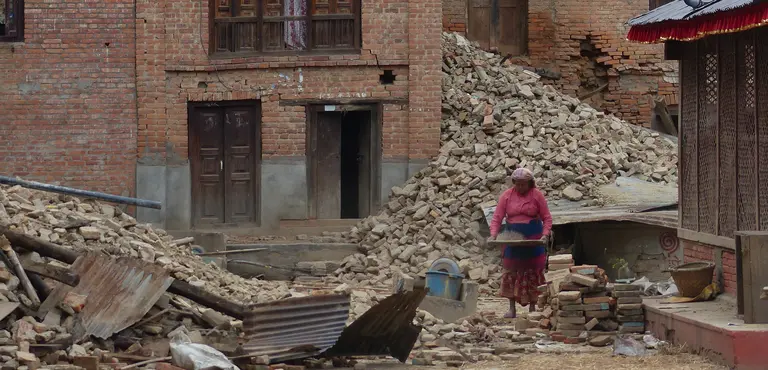 Clearing up after the 2015 Nepal earthquake. Women and children, the elderly and people living in informal settlements may be especially vulnerable in an urban crisis (Photo: anjetika, Creative Commons via Flickr)