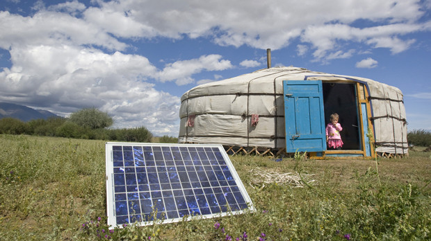 A family in Tarialan, Uvs Province, Mongolia, uses a solar panel to generate power for their ger, a traditional Mongolian tent (Photo: UN Photo/Eskinder Debebe, Creative Commons, via Flickr)