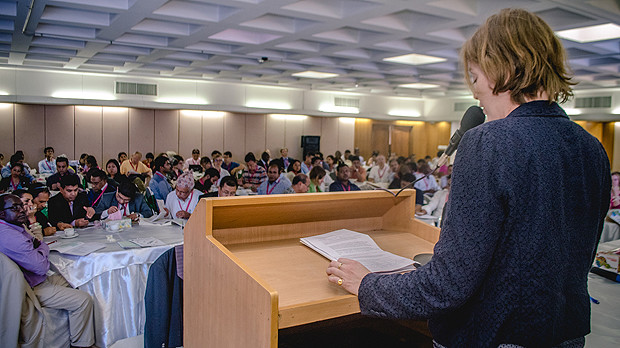 IIED senior researcher Diane Archer gives a presentation at CBA10 in Bangladesh in April (Photo: ICCCAD, Creative Commons, via Flickr)