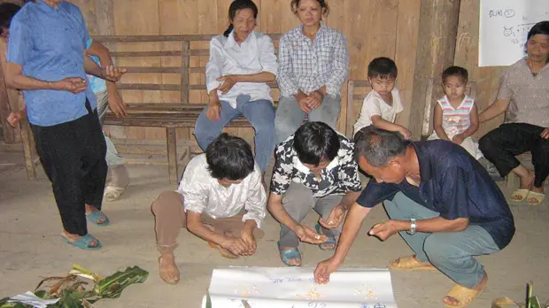Farmers analyse local maize varieties in the Karst mountains, Southwest China. IIED's work includes participatory plant breeding and community supported agriculture (Photo: IIED)