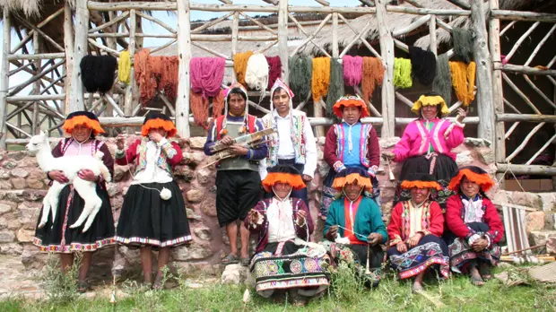 The Potato Park’s Craft micro-enterprise group. Biocultural heritage indicators that are a guarantee of origin and authenticity have increased incomes and improved social cohesion at the Potato Park (Photo: Asociacion ANDES (Peru))