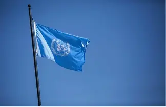 The flag of the United Nations raised above the headquarters of the Habitat III Conference, held in Quito in Ecuador (Photo: Cancillería del Ecuador)