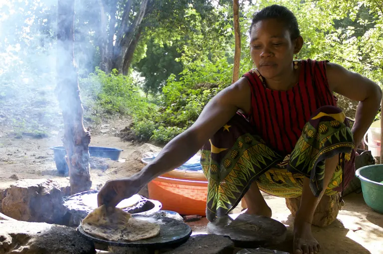 Mariam Hassan making chapattis
