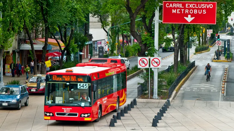 In Mexico City, the Metrobus BRT system carries roughly 250,000 people daily. It cuts workers' travel times and also helps to reduce carbon emissions (Photo: City Clock Magazine, Creative Commons via Flickr)