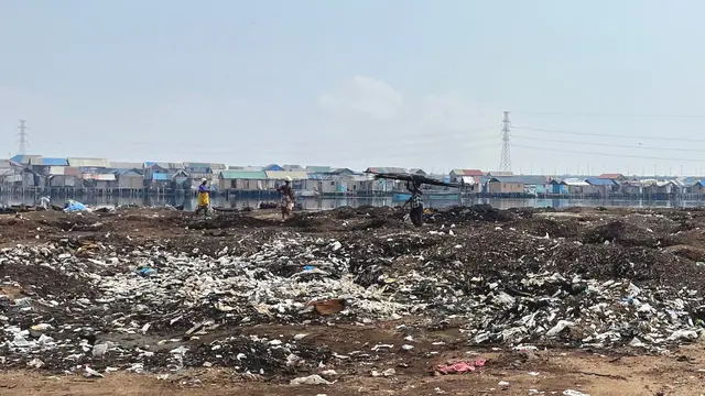 Site of a forced eviction of an informal settlement in Lagos, Nigeria. Person walking through the settlement.