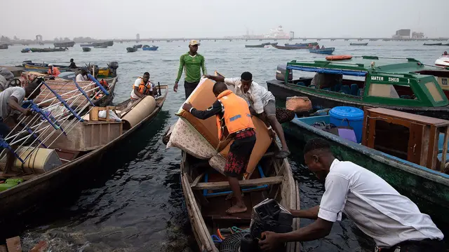Fishers on small boats have their belongings searched while the boats are afloat.