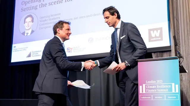 IIED executive director Tom Mitchell shaking hands with European Commissioner for climate, net zero and clean growth Wopke Hoekstra during the opening plenary session.