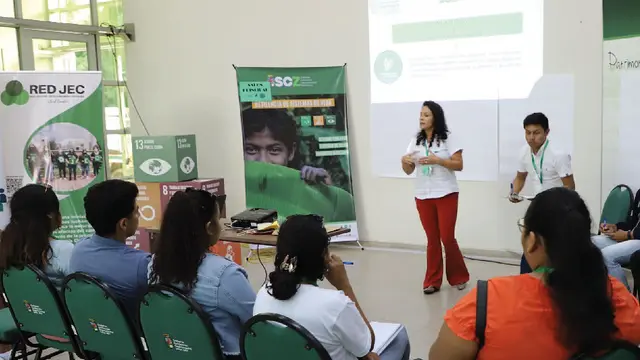 Young people from APB Porvenir receiving training through dialogues in the city of Santa Cruz.