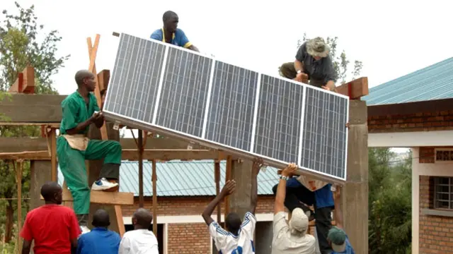 Installing solar panels in Rwanda. Photo: Solar Electric Light Fund (SELF)