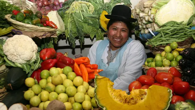 Agricultural biodiversity in a Peruvian market. Photo: Bioversity International/A. Camacho