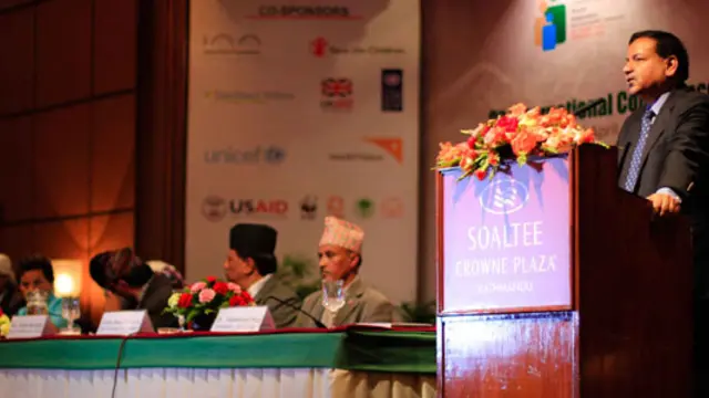IIED senior fellow Saleemul Huq announces the Kathmandu Declaration to delegates at CBA8 in Nepal in April 2014 (Photo: Stephanie Andrei)