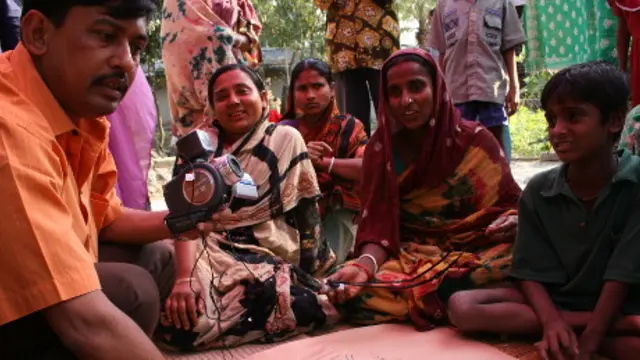 A meeting of community members in Bangladesh. Similar meetings will feed into an international network of government planners sharing strategies on how to mainstream climate change into development planning (Photo: Isabelle Lemaire)
