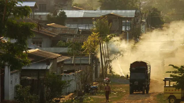 Myanmar is undergoing rapid economic change and urbanisation. Many new settlements like this one in Lashio lack basic services (Photo: Alex Drainville)