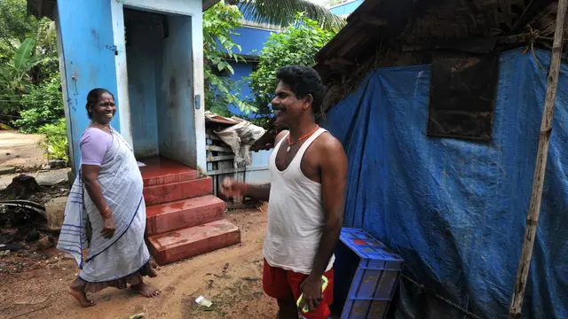 The lives of Vasanthi and Gopal have been transformed by the low-cost toilet provided as part of the Karnataka Urban Development and Coastal Environmental Management Project (Photo: Asian Development Bank, Creative Commons via Flickr)