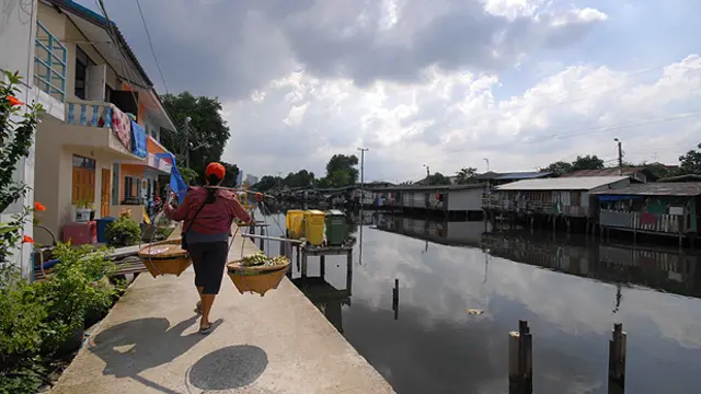 Investments in community infrastructure – like this canalside walkway in Bangkok – can help to build resilience for low-income urban residents. Funding for this type of local improvement should be a priority for climate change financing (Photo: Ruth Mcleod)