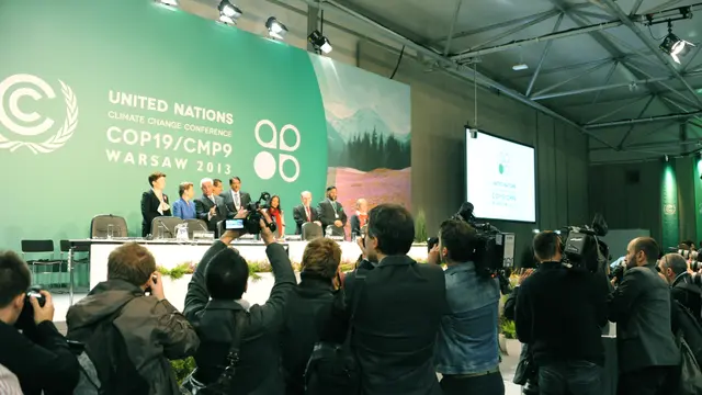 Press photographers recording the opening plenary (Photo: UNclimatechange, Creative Commons via Flickr)