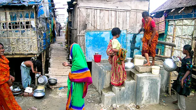 Women in Dhaka, Bangladesh queue to get access to a raised tube well; local indicators about access to water are essential for the SDGs (Photo: Development Planning Unit, UCL, Creative Commons, via Flickr)