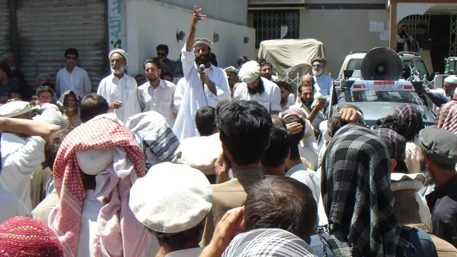 Villagers in Chitral protest about unreliable electricity supplies (Photo: Ground Report, Creative Commons via Flickr)