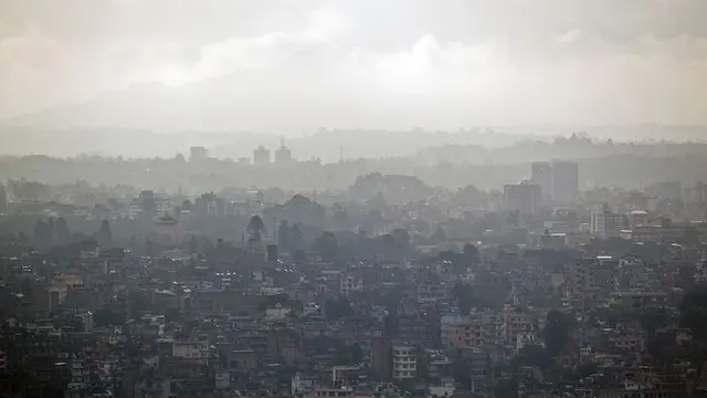 Smog over Kathamandu. Air pollution in Nepal's capital regularly breaches the World Health Organisation's safety guidelines (Kashish Das Shrestha)