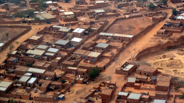 Niamey, the capital of Niger, is growing rapidly. Urban ARK is exploring the varied vulnerabilities of boys and girls from conflict-displaced and host communities (Photo: Jean Rebiffé, Creative Commons via Flickr)