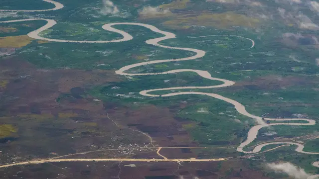 Geographic patterns are seen out the window of an airplane traveling between Mwanza and Dar Es Salam, Tanzania on March 20, 2015 (Photo: Brian Sokol/Panos Pictures)