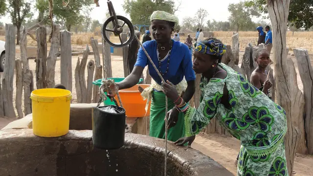 Example of bucket and pulley system on a traditional well - Senegal