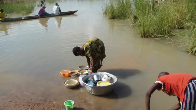 Example of multiple use of a water source in the Black Volta basin at Bagri Zongo - Ghana