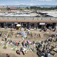 Kabundaire Market is a farmers' market that takes place every Monday and Thursday in Fort Portal, a fast expanding town in the foothills of the Rwenzori Mountains, Western Uganda. Farmers living around the town come to market to sell their produce to the growing population of Fort Portal (Photo: Sven Torfinn/Panos Pictures)