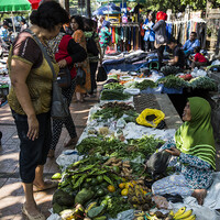 Food vendors at the Tegalega area of Bandung operate in a 'yellow zone', where selling is permitted from 5-11am. These vendors sell fresh products and foods, mostly to residents of the area, families and people coming to the nearby park (Photo: Kemal Jufri/Panos Pictures)