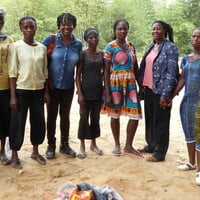 Dialogue participants and women mineworkers at Dakete Gold Mine. Women fulfil a variety of roles in ASM operations, including mining engineering, environmental supervision, maintenance of safety gear, catering and other key tasks (Photo: Friends of the Nation)